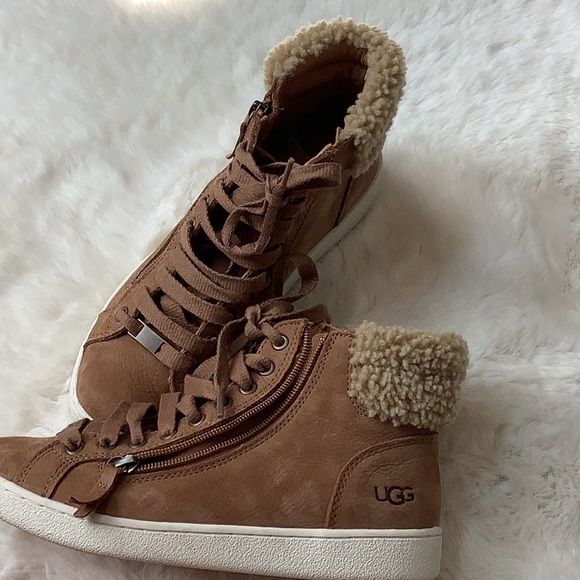 Ugg sneakers like new - Picture 3 of 3